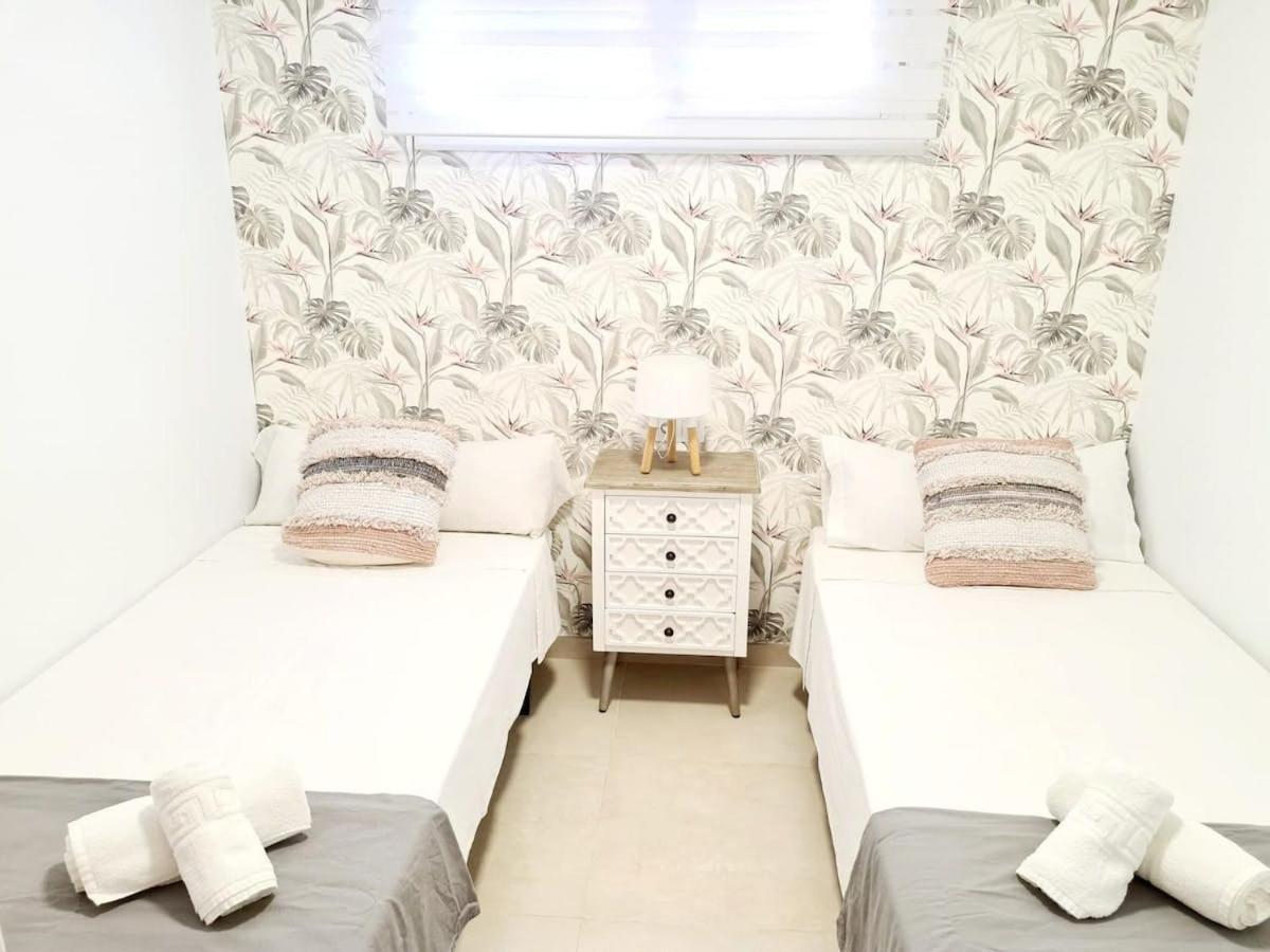Apartamento Moderno Y Con Estilo En La Carihuela Torremolinos Exterior photo