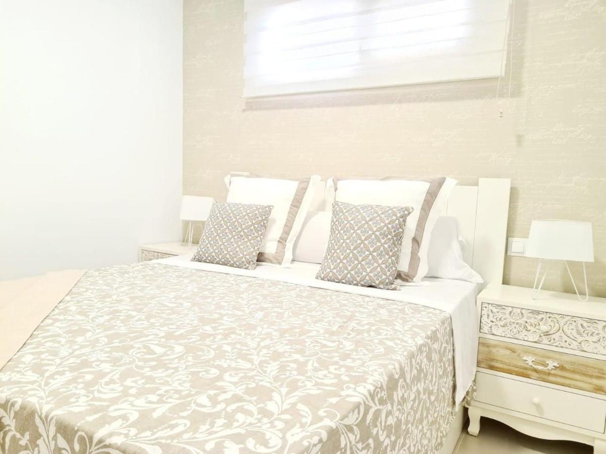 Apartamento Moderno Y Con Estilo En La Carihuela Torremolinos Exterior photo