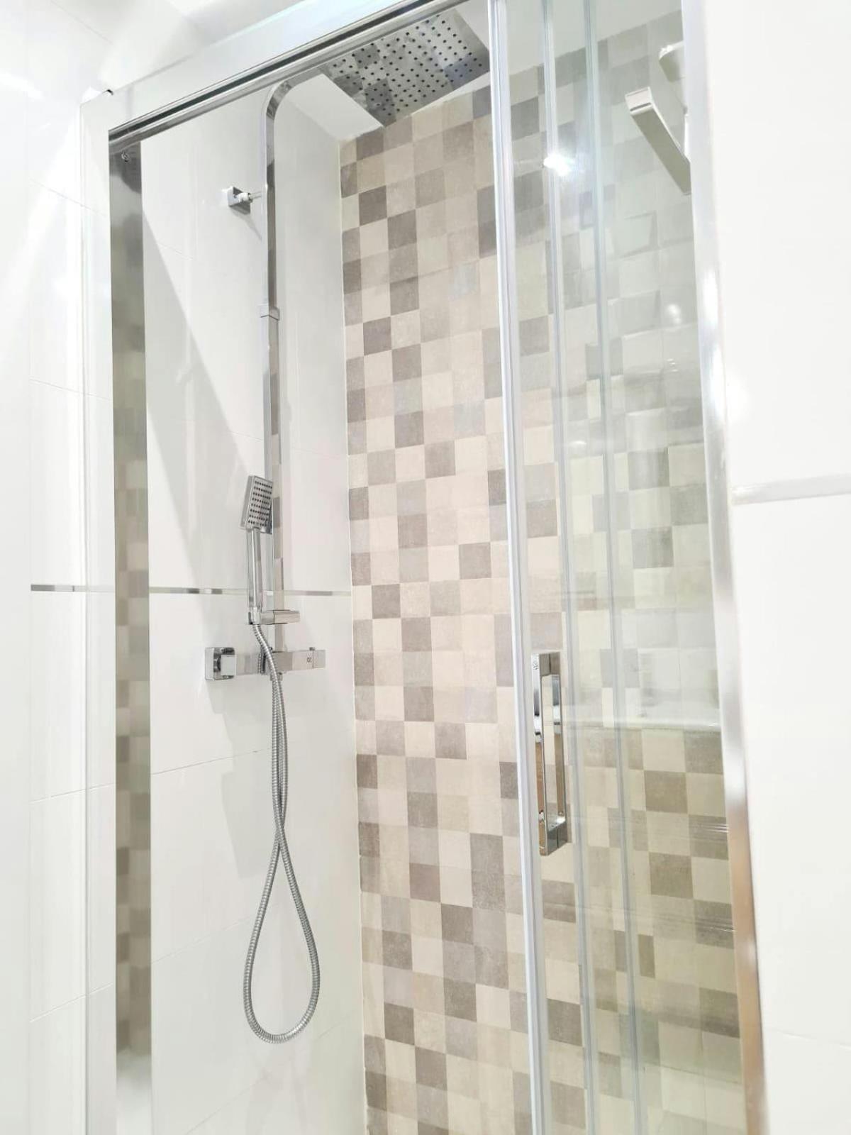Apartamento Moderno Y Con Estilo En La Carihuela Torremolinos Exterior photo